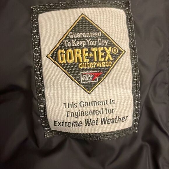 L.L. BEAN EXTREME WEATHER PARKA.  GORETEX.  ALMOST NEW - Picture 7 of 15